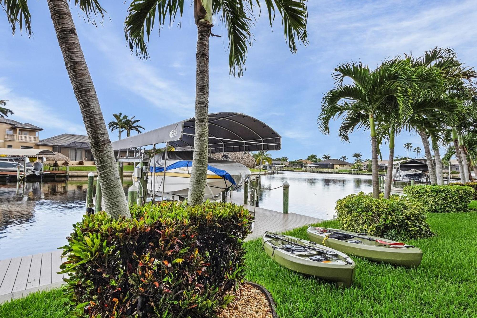 Holiday home Stunning Tropical Oasis - Gulf Access, Kayaks, Padddleboards, Bikes, Tiki - Ancora - Roelens