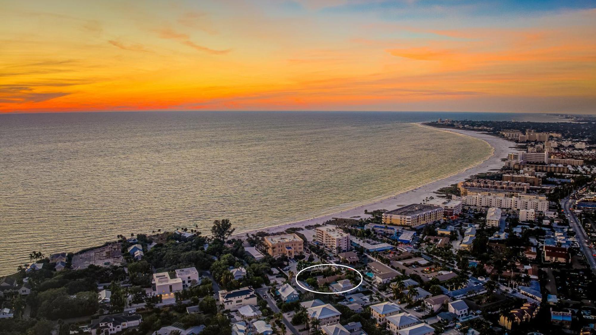 Newly Remodeled 8-steps To Path Of Beach! Unit D Apartment Siesta Key