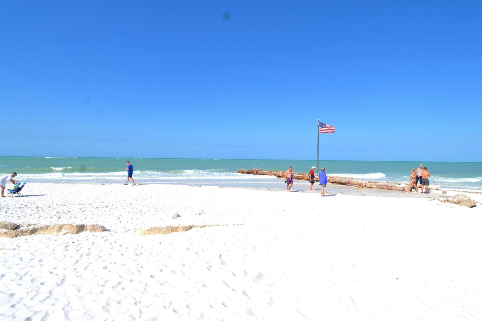 Newly Remodeled 8-steps To Path Of Beach! Unit D Apartment *
