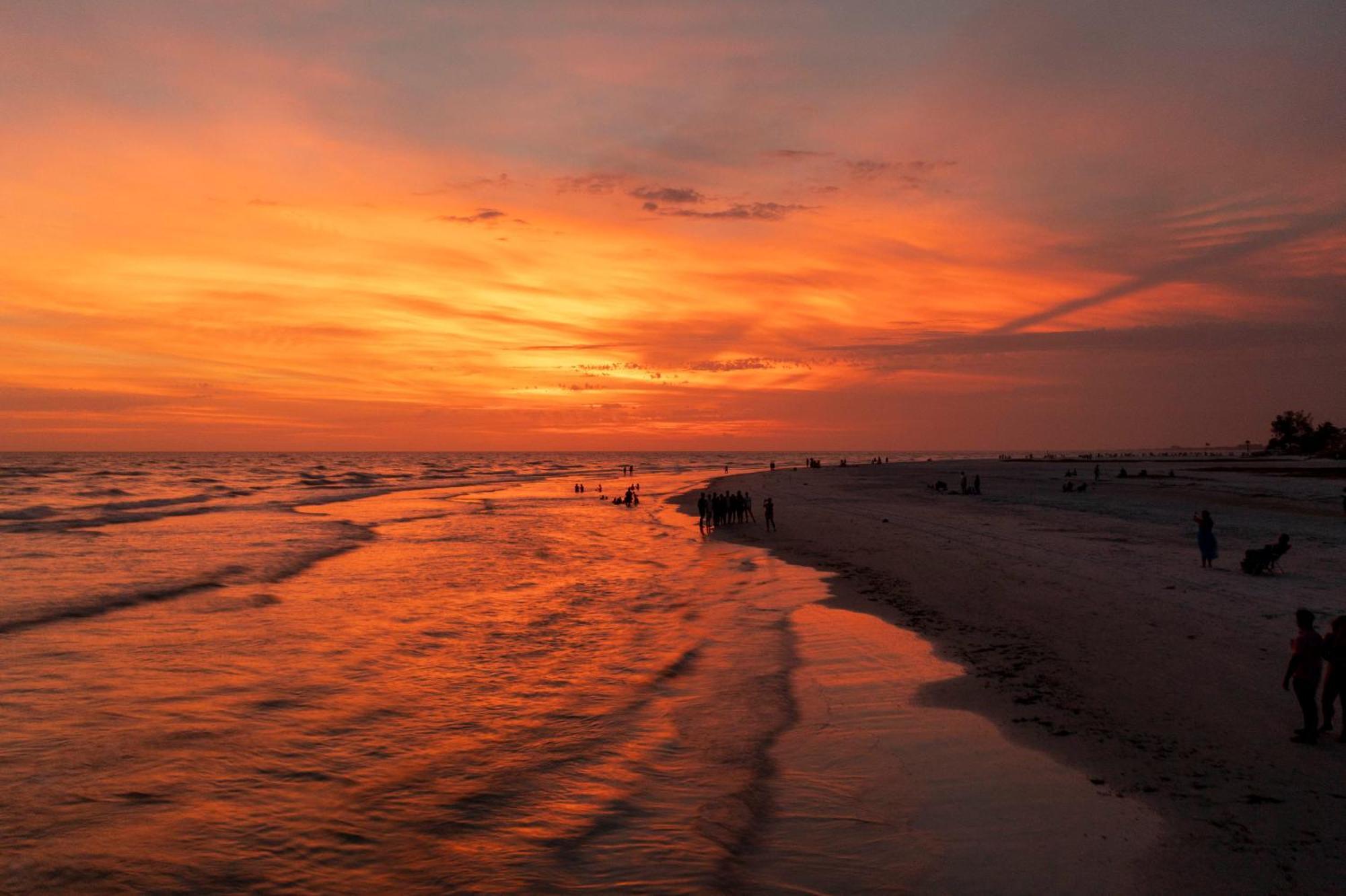 Apartment Newly Remodeled 8-steps To Path Of Beach! Unit D Siesta Key