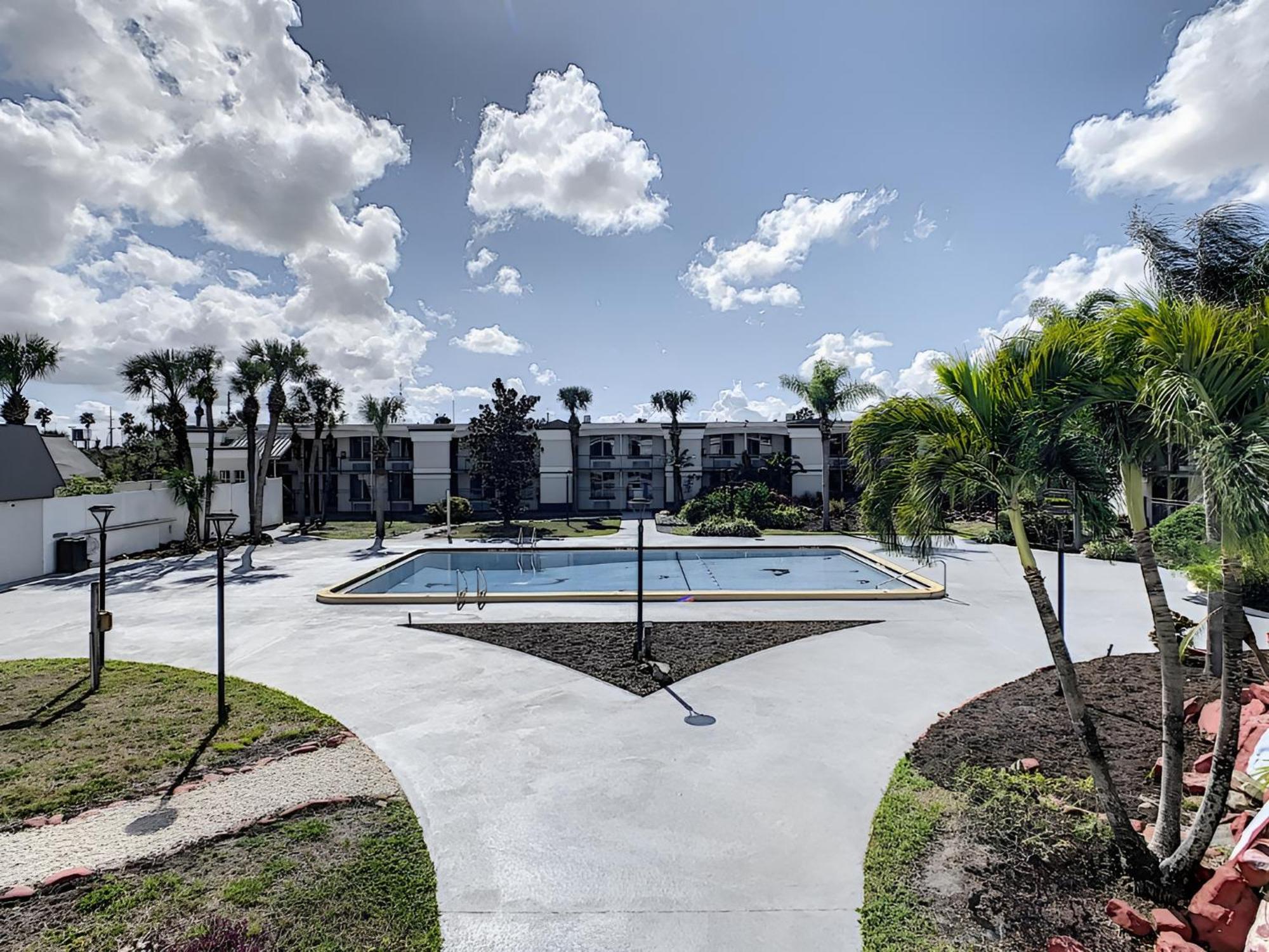 Stayable At Florida Mall 3*