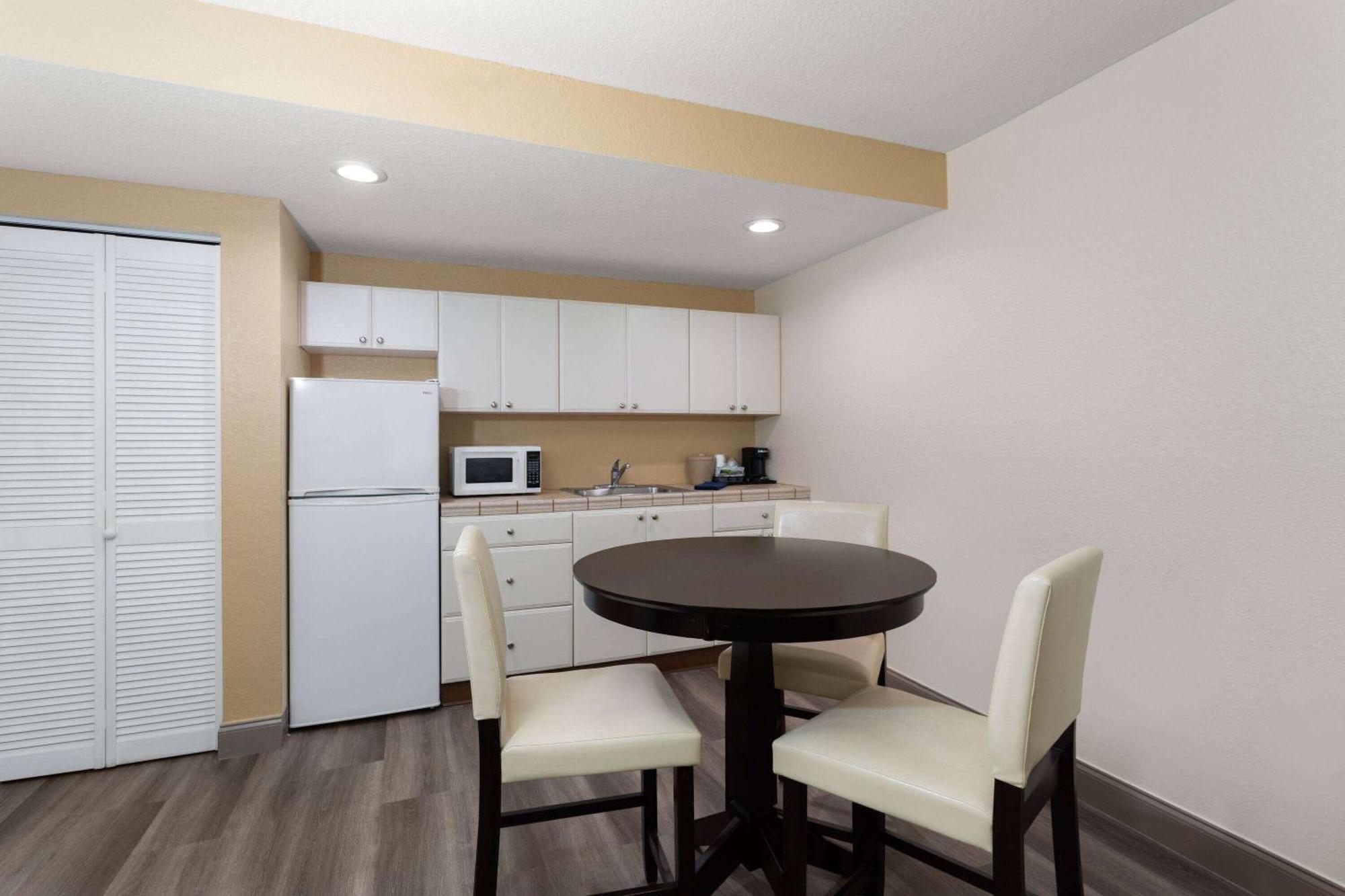 Baymont By Wyndham Punta Gorda/port Charlotte Hotel 2*