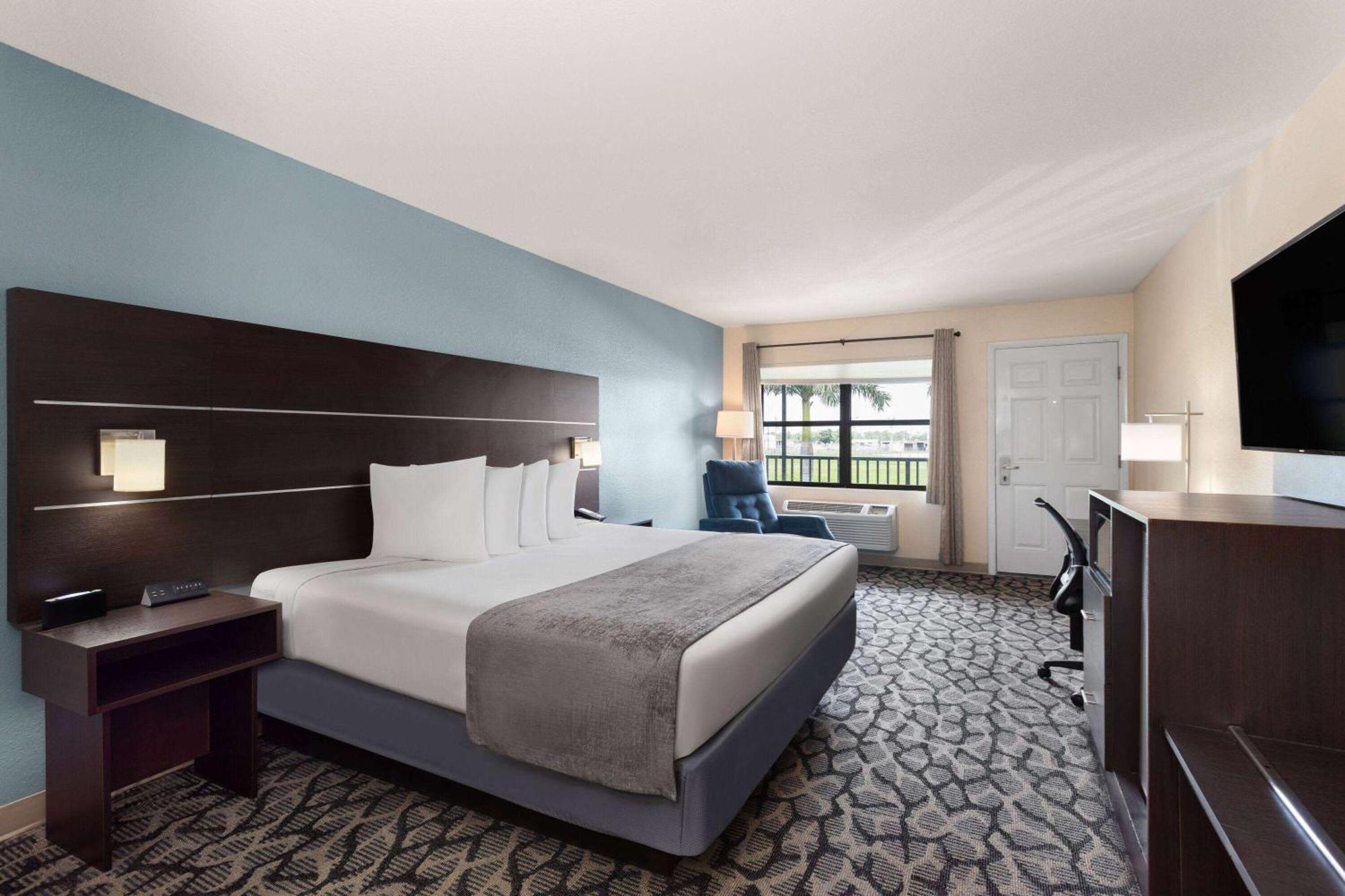 Baymont By Wyndham Punta Gorda/port Charlotte 2*