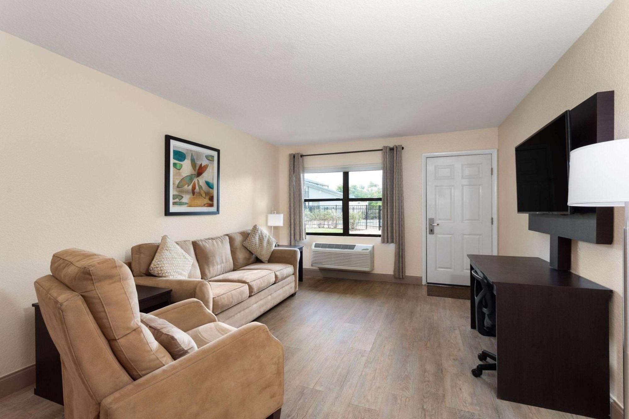 Baymont By Wyndham Punta Gorda/port Charlotte Hotel