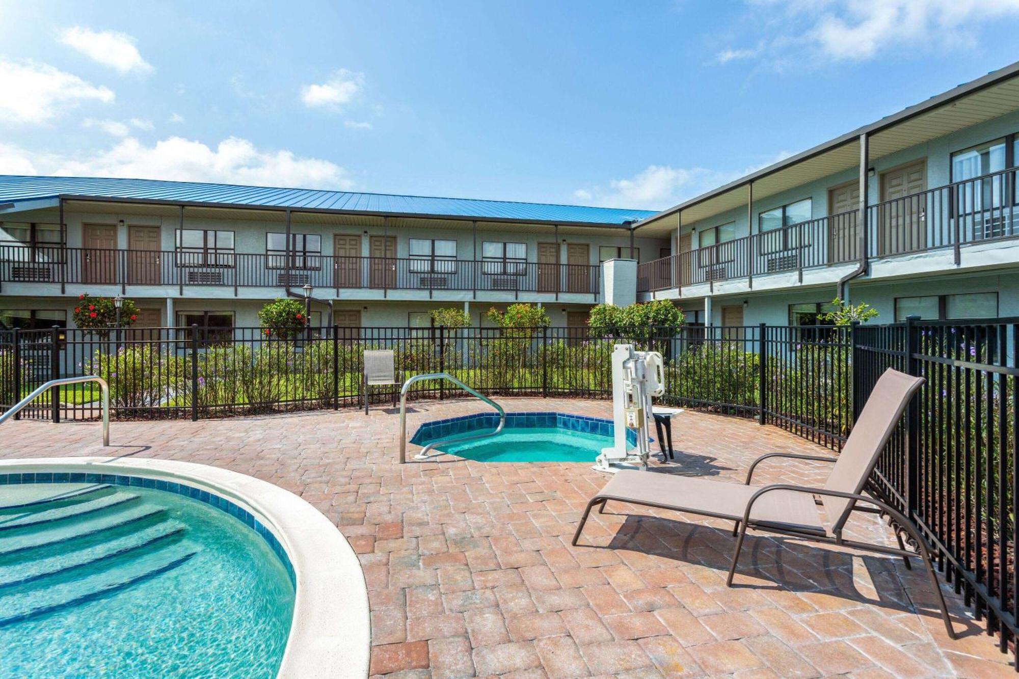 Hotel Baymont By Wyndham Punta Gorda/port Charlotte 2*