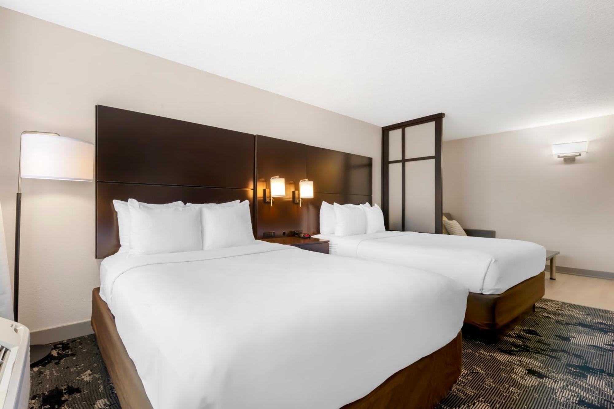 Comfort & Near Universal Resort-convention Ctr 3*