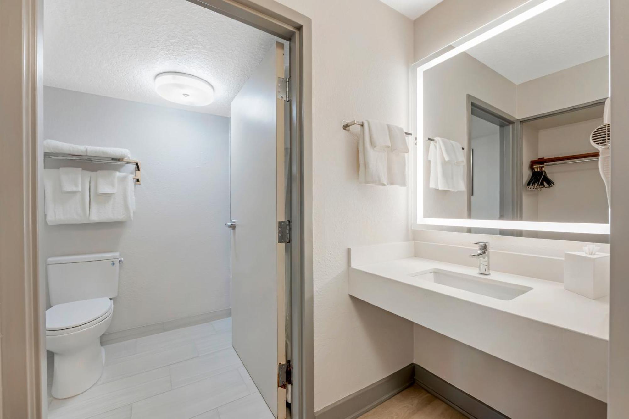 Hotel Comfort & Near Universal Resort-convention Ctr