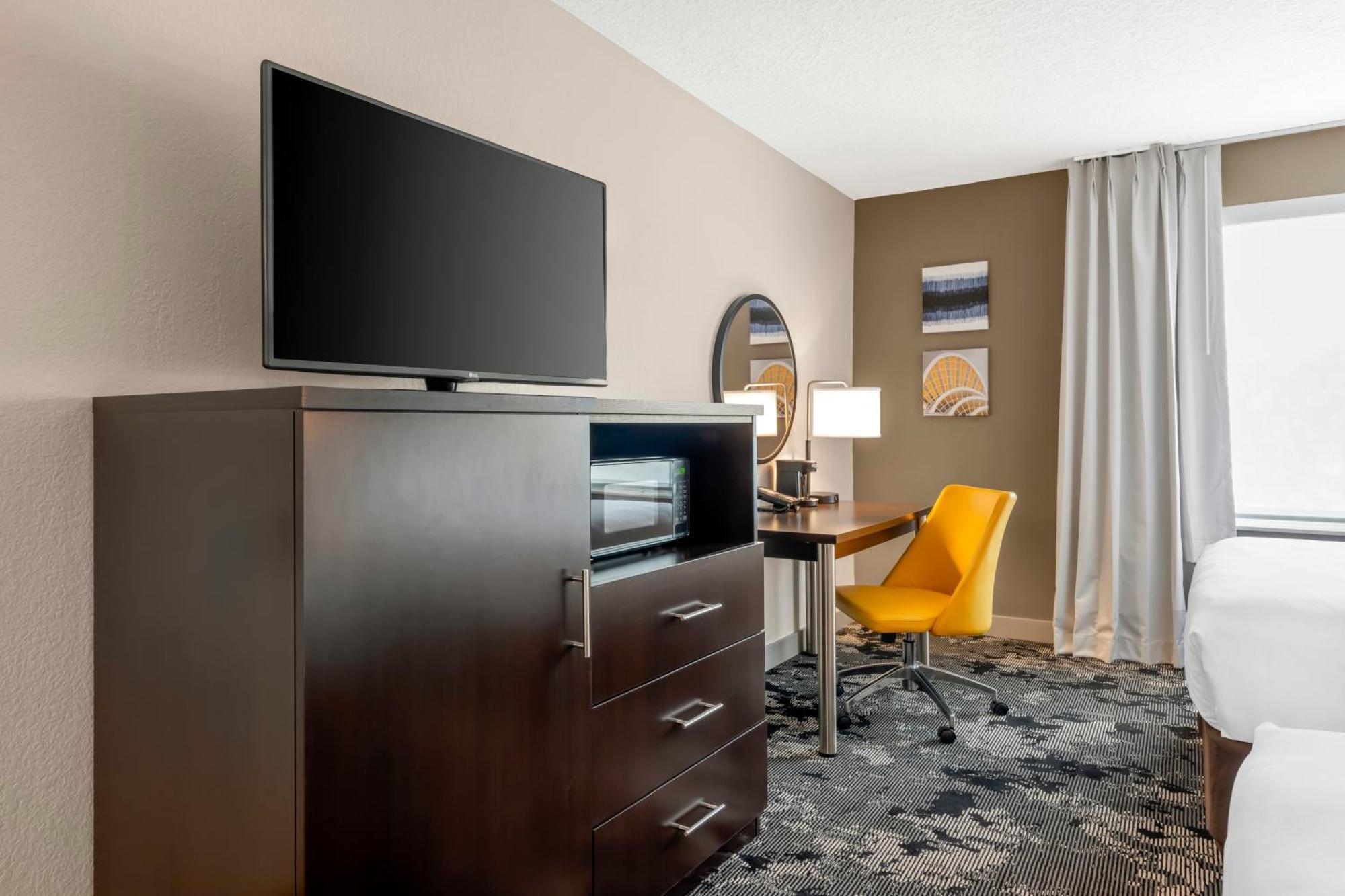Comfort & Near Universal Resort-convention Ctr 3*
