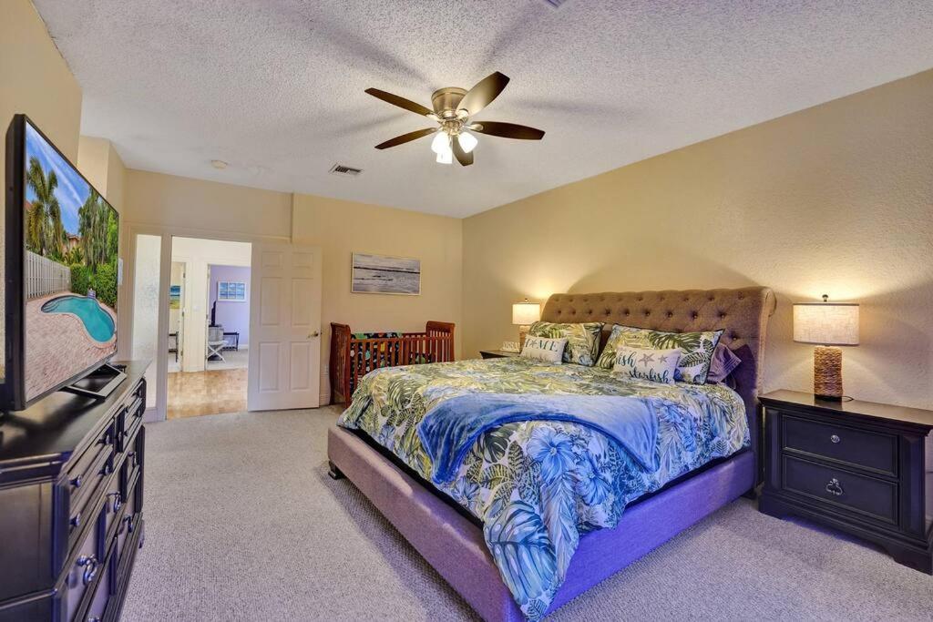 Villa Blissful In Amazing Location With Heated Pool 3 Blocks To In Your Toes!