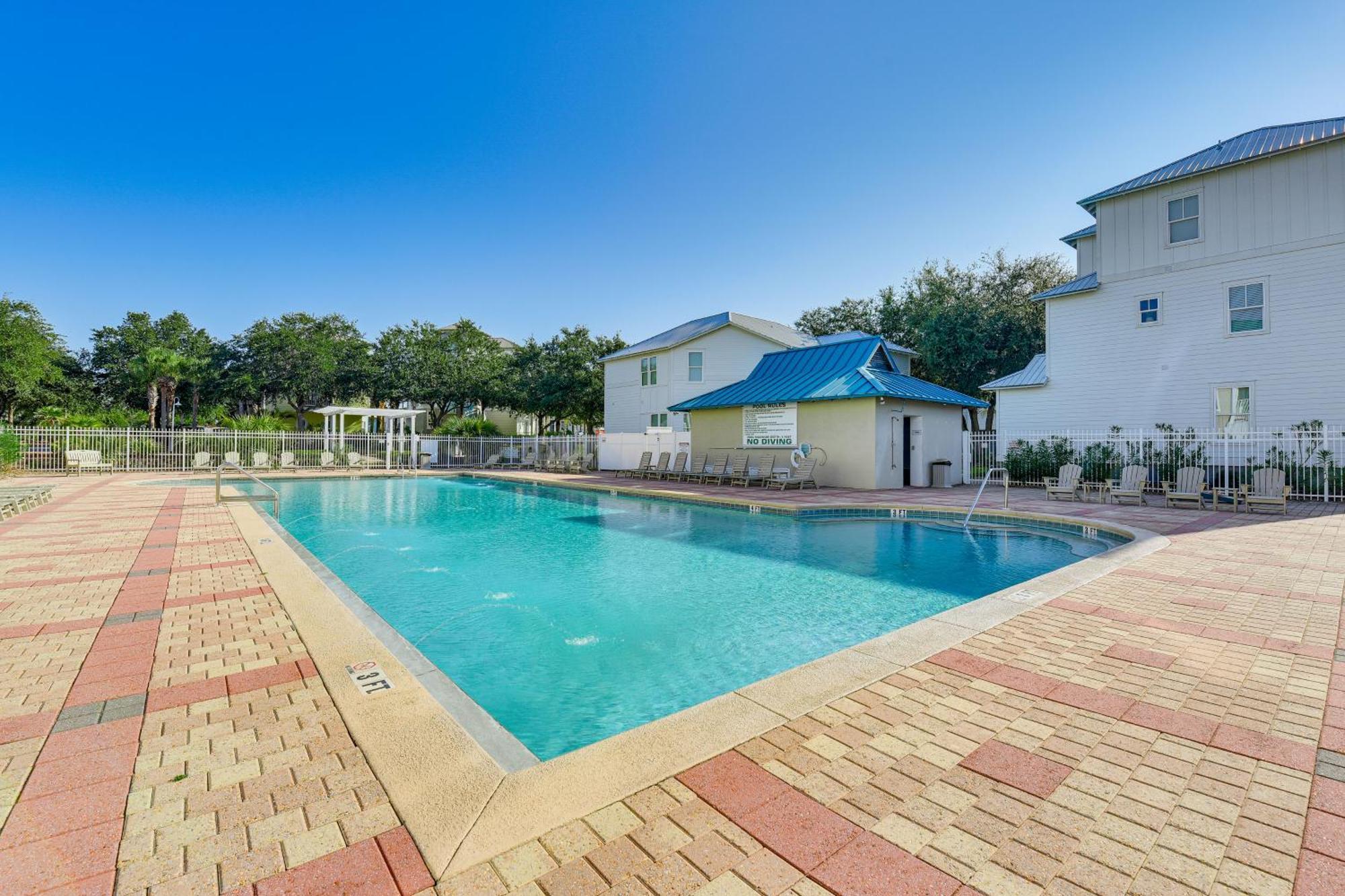 Upscale Getaway With Pool And Golf Cart Holiday home *