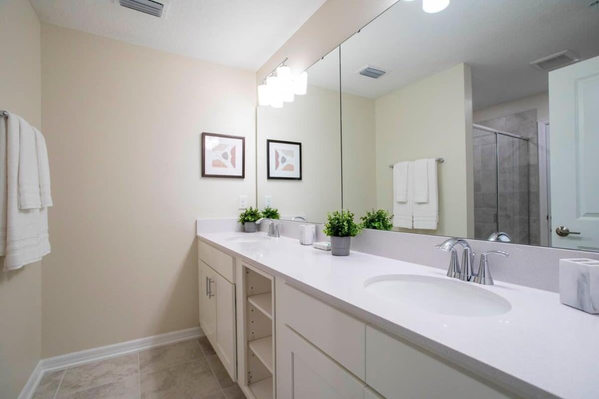 Luxurious 2 Bd Close To @ Storey 204p Kissimmee