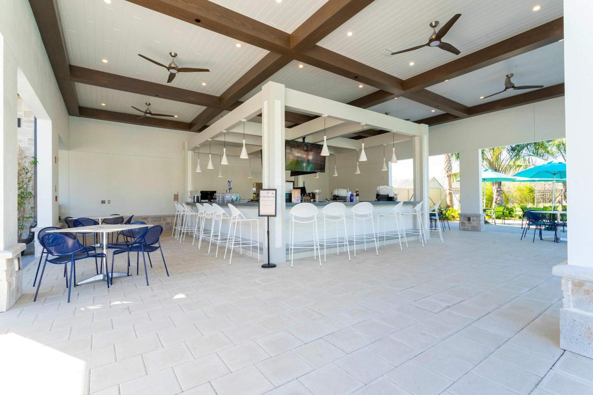 Luxurious 2 Bd Close To @ Storey 204p Holiday home