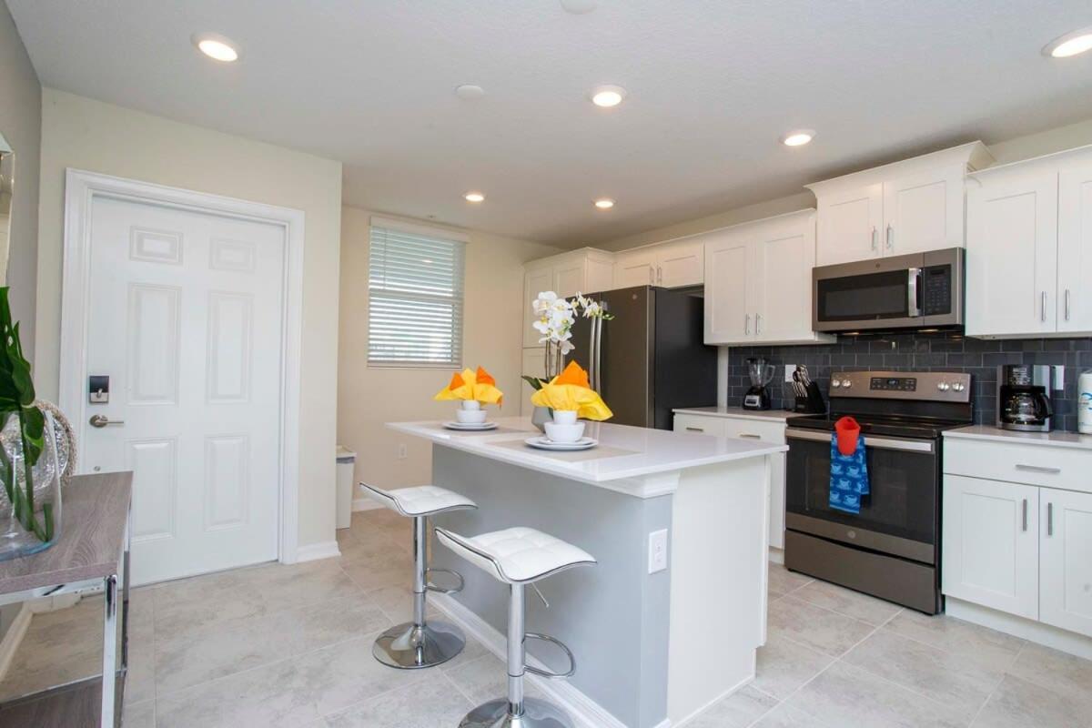 Luxurious 2 Bd Close To @ Storey 204p Holiday home Kissimmee