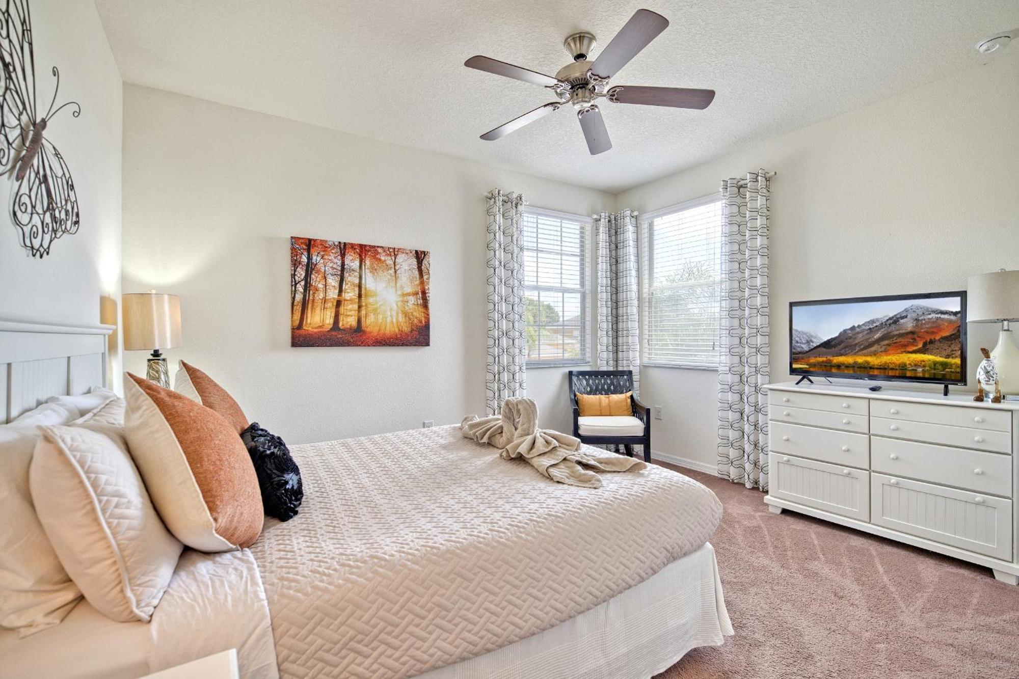 #291-spacious With Private South Facing Pool And And No Rear Neighbors Davenport