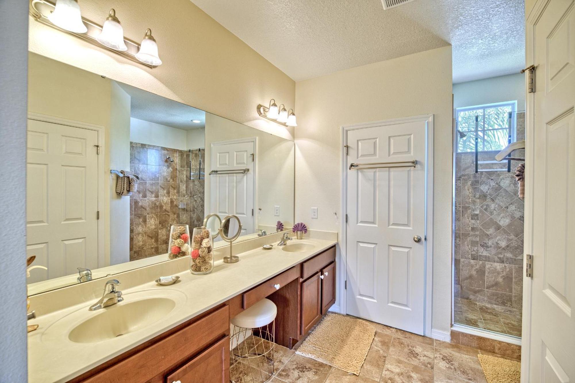 #291-spacious With Private South Facing Pool And And No Rear Neighbors