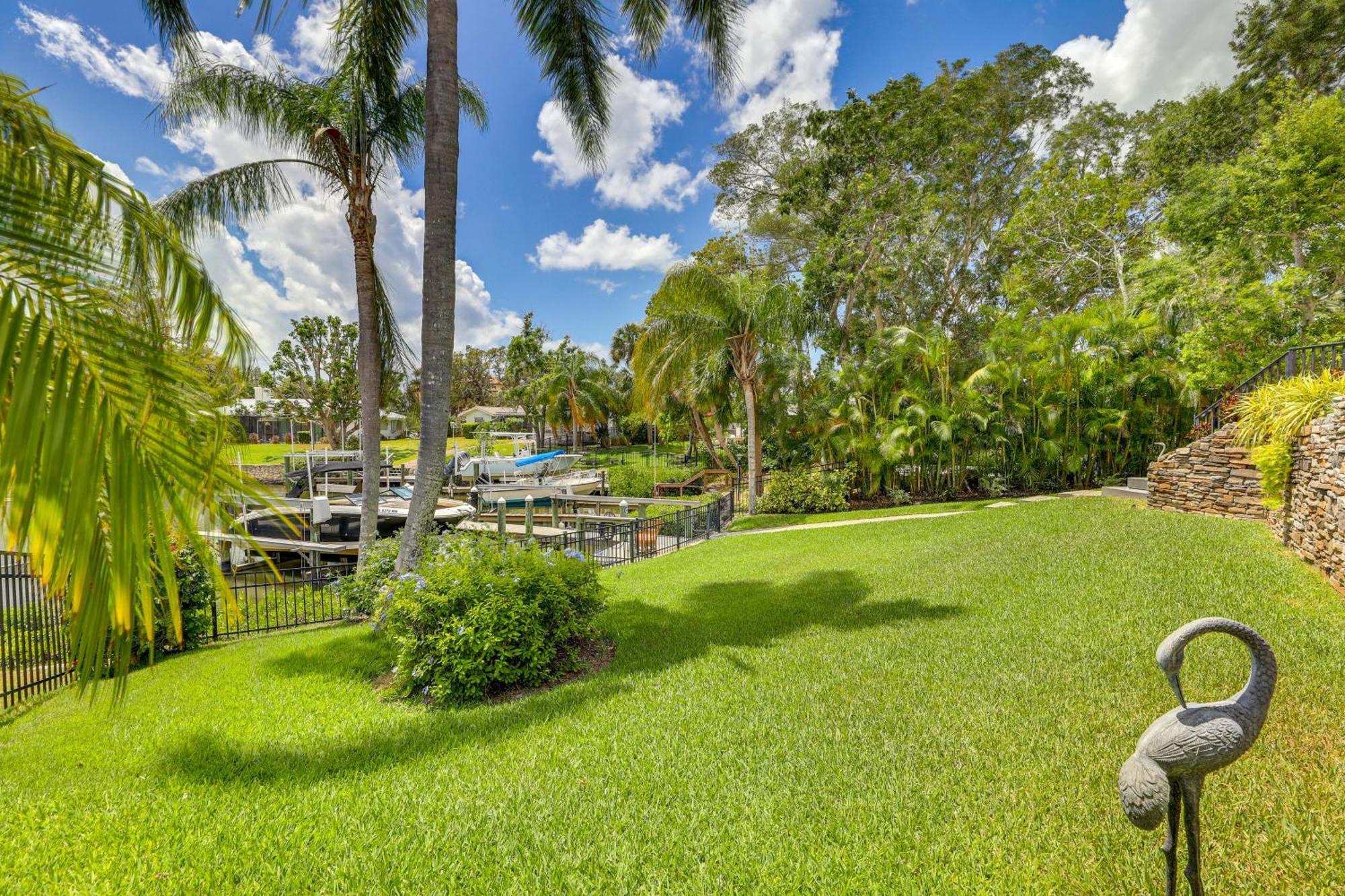 Holiday home Luxe Bayfront Pool, Lanai!