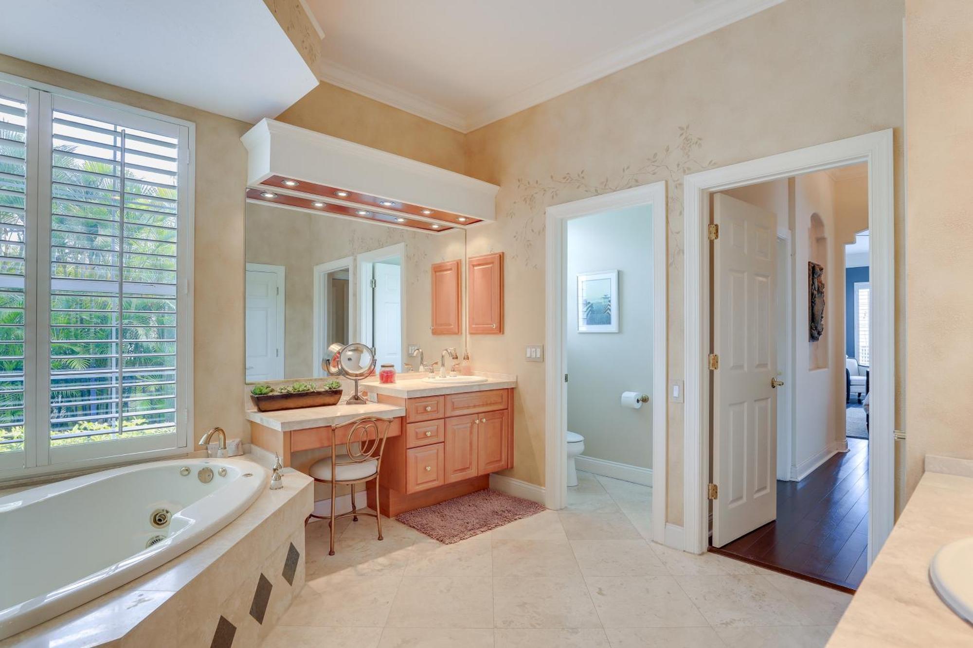 Luxe Bayfront Pool, Lanai! Holiday home *