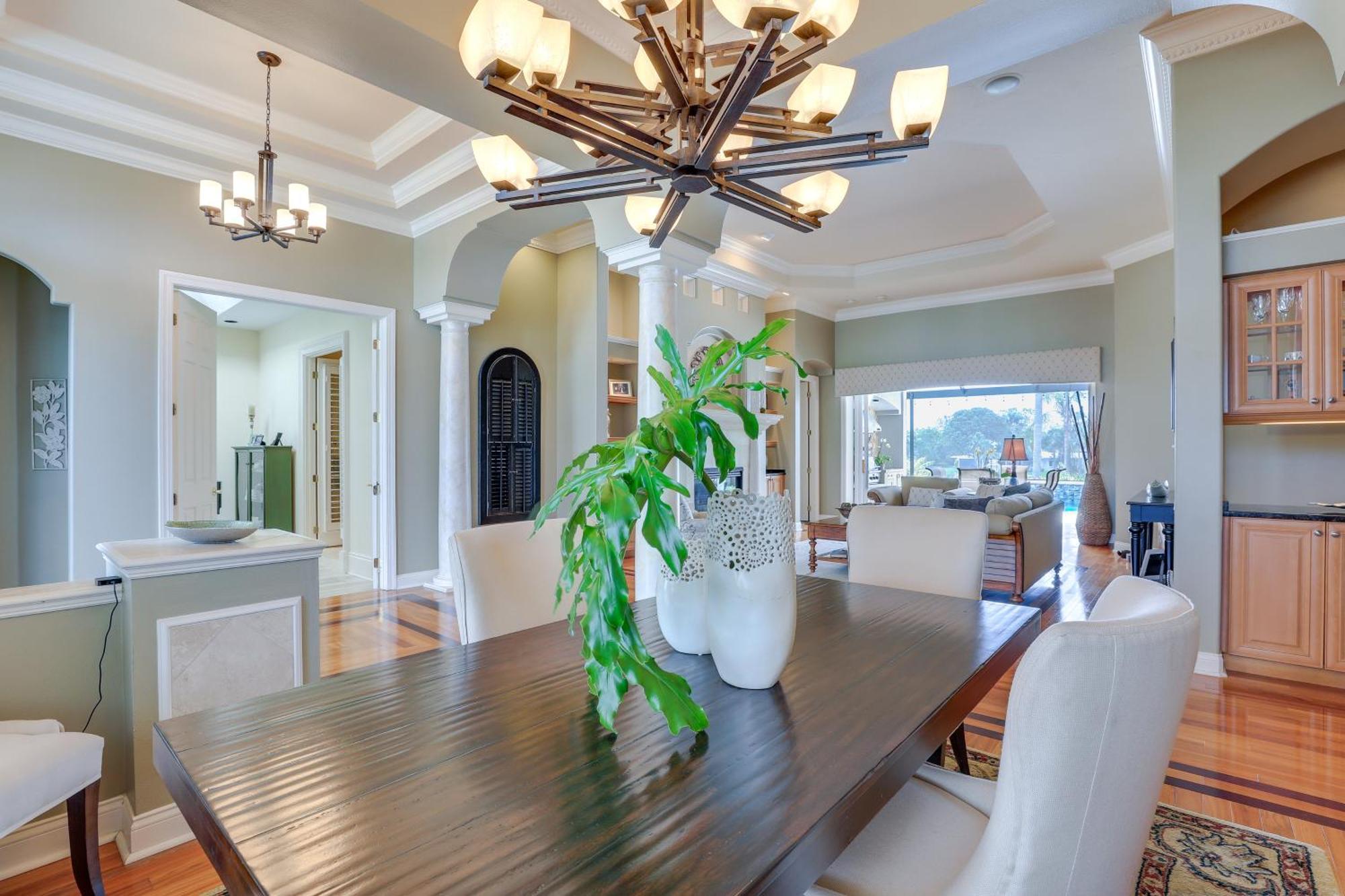 Luxe Bayfront Pool, Lanai! Holiday home