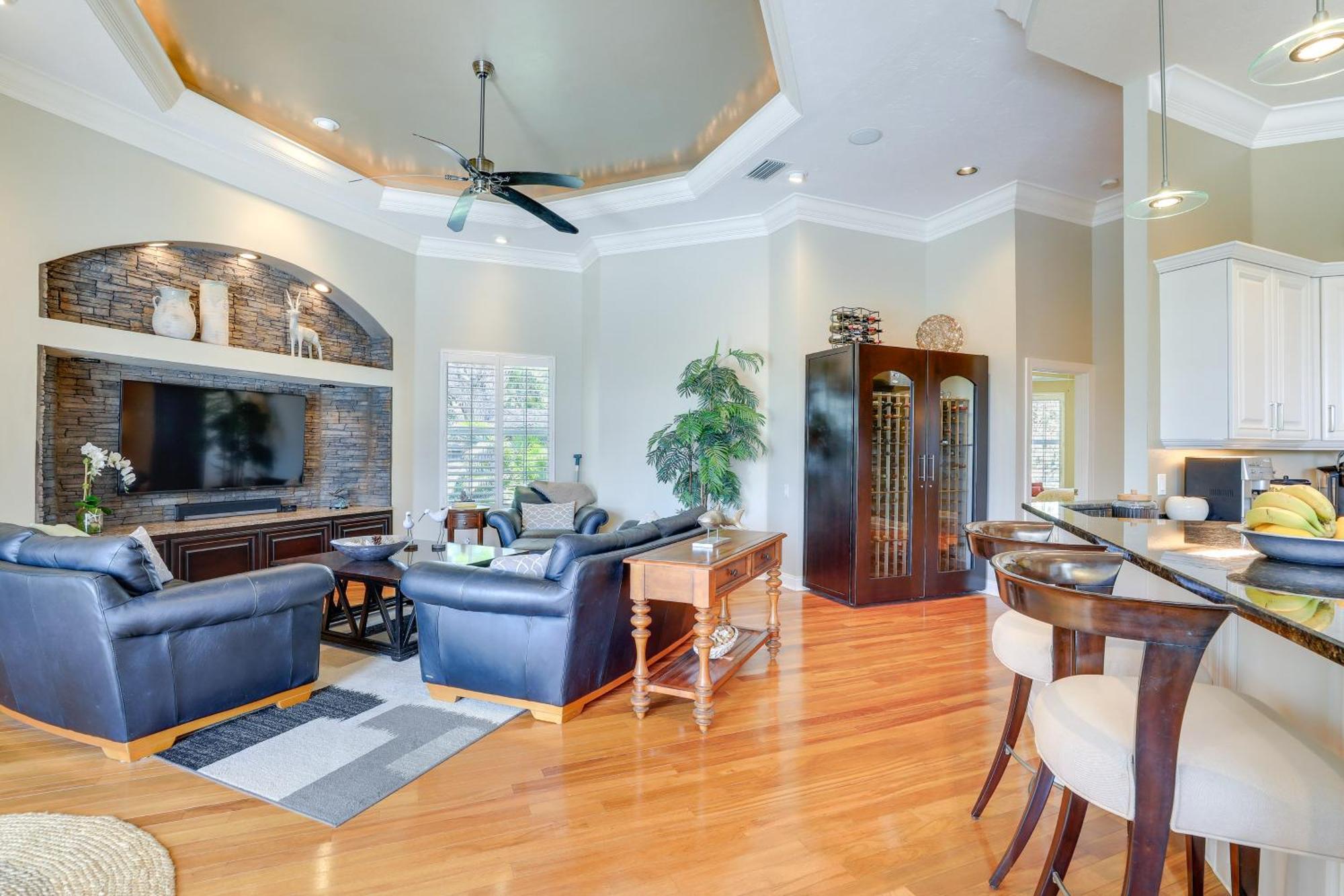 Luxe Bayfront Pool, Lanai! Holiday home Sarasota