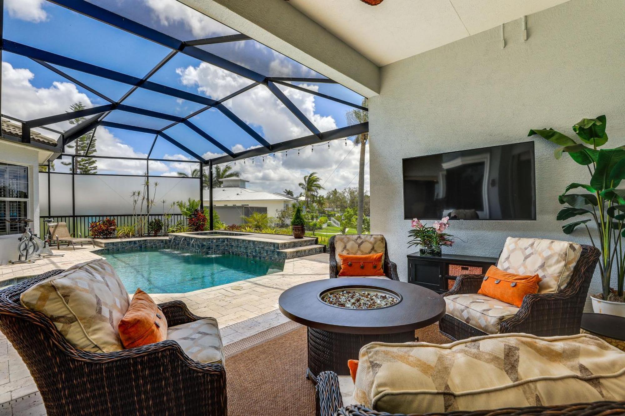 Holiday home Luxe Bayfront Pool, Lanai! Sarasota