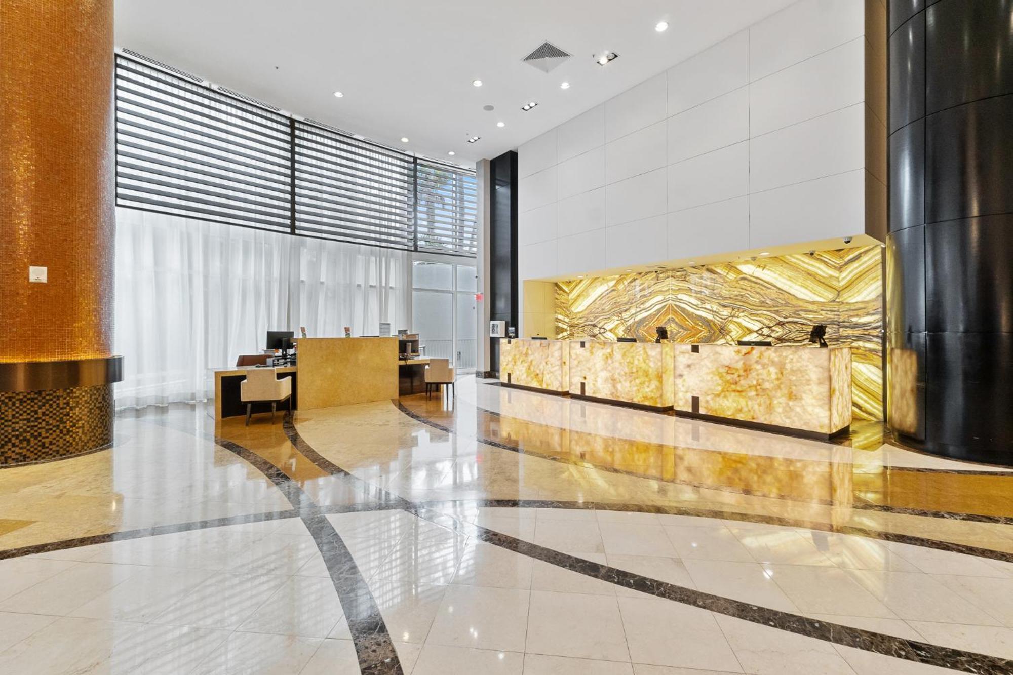 Lujoso En Playa De Sunny Isles Apartment