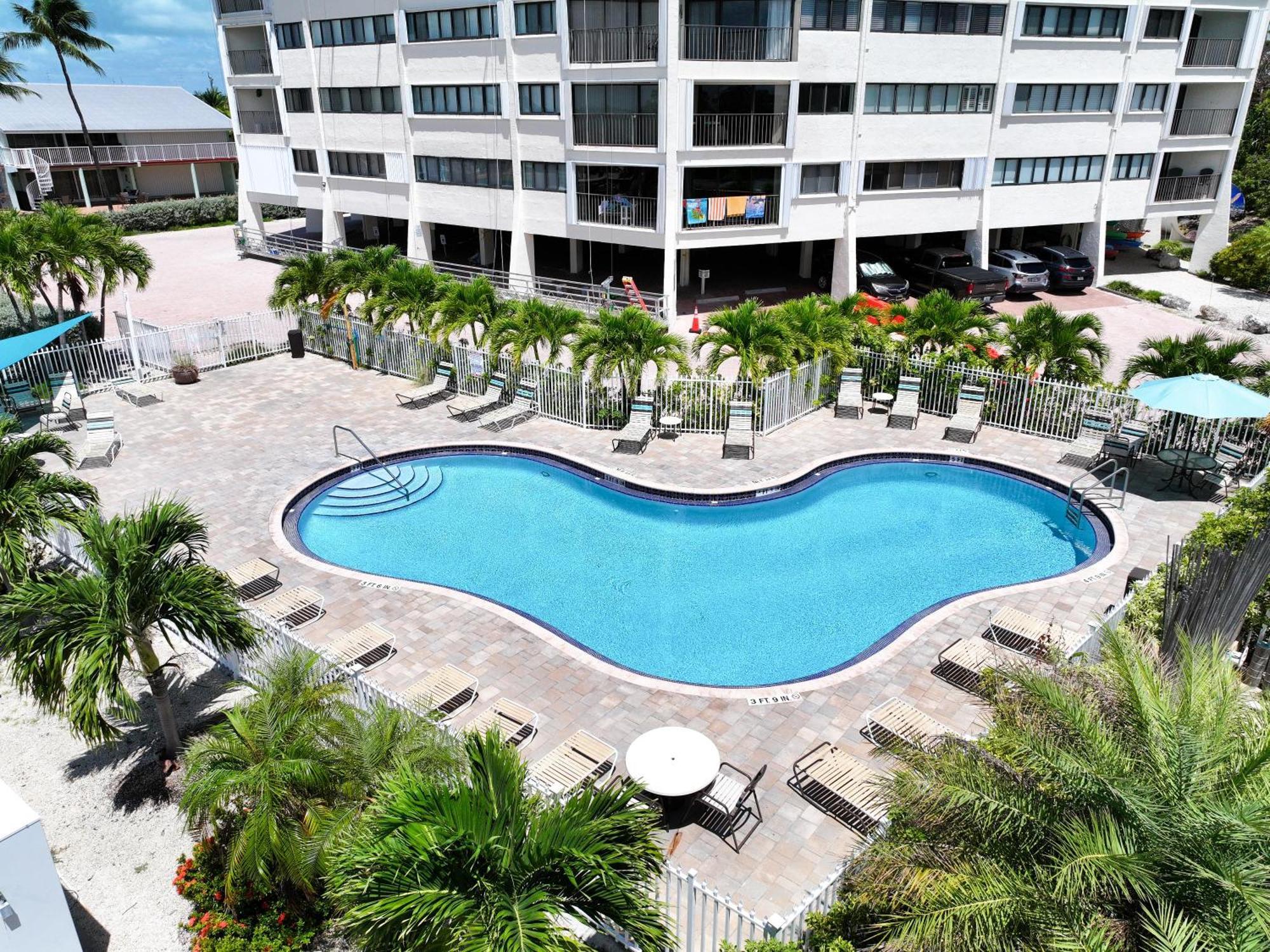 Coastal Chic Getaway Modern 2 Bed 2 Bath In Key Largo, Marina Pool Pickleball Apartment