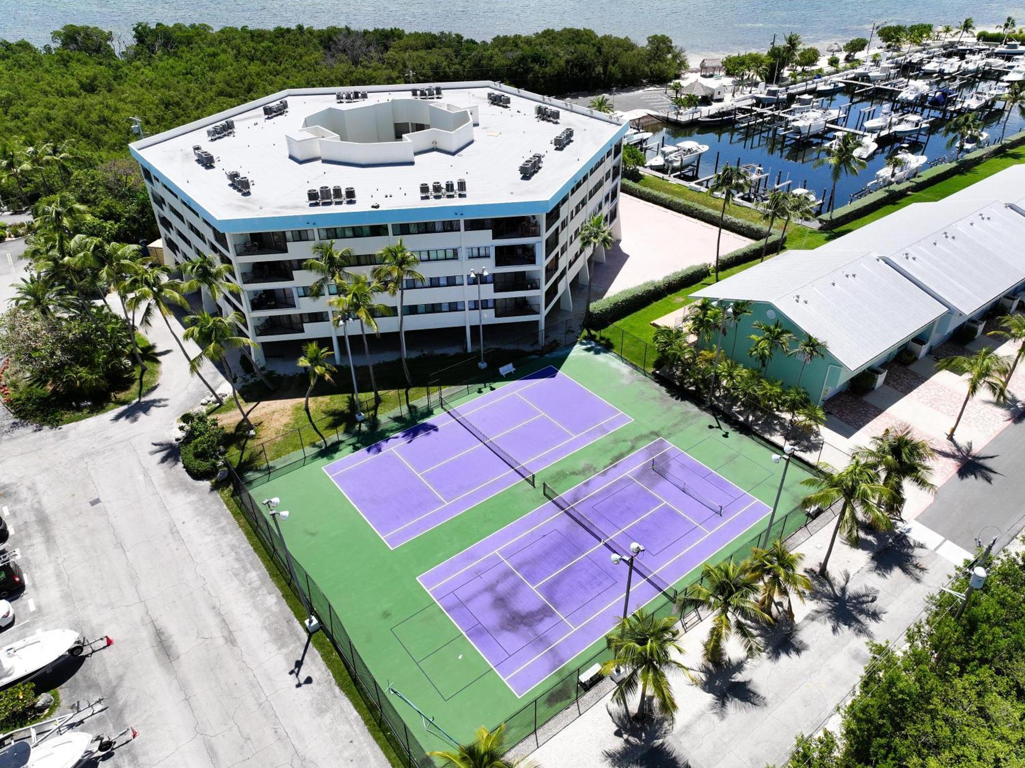 Coastal Chic Getaway Modern 2 Bed 2 Bath In Key Largo, Marina Pool Pickleball * Key Largo