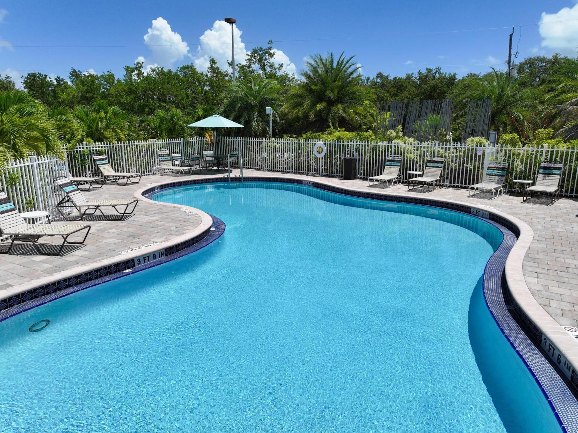 Apartment Coastal Chic Getaway Modern 2 Bed 2 Bath In Key Largo, Marina Pool Pickleball *