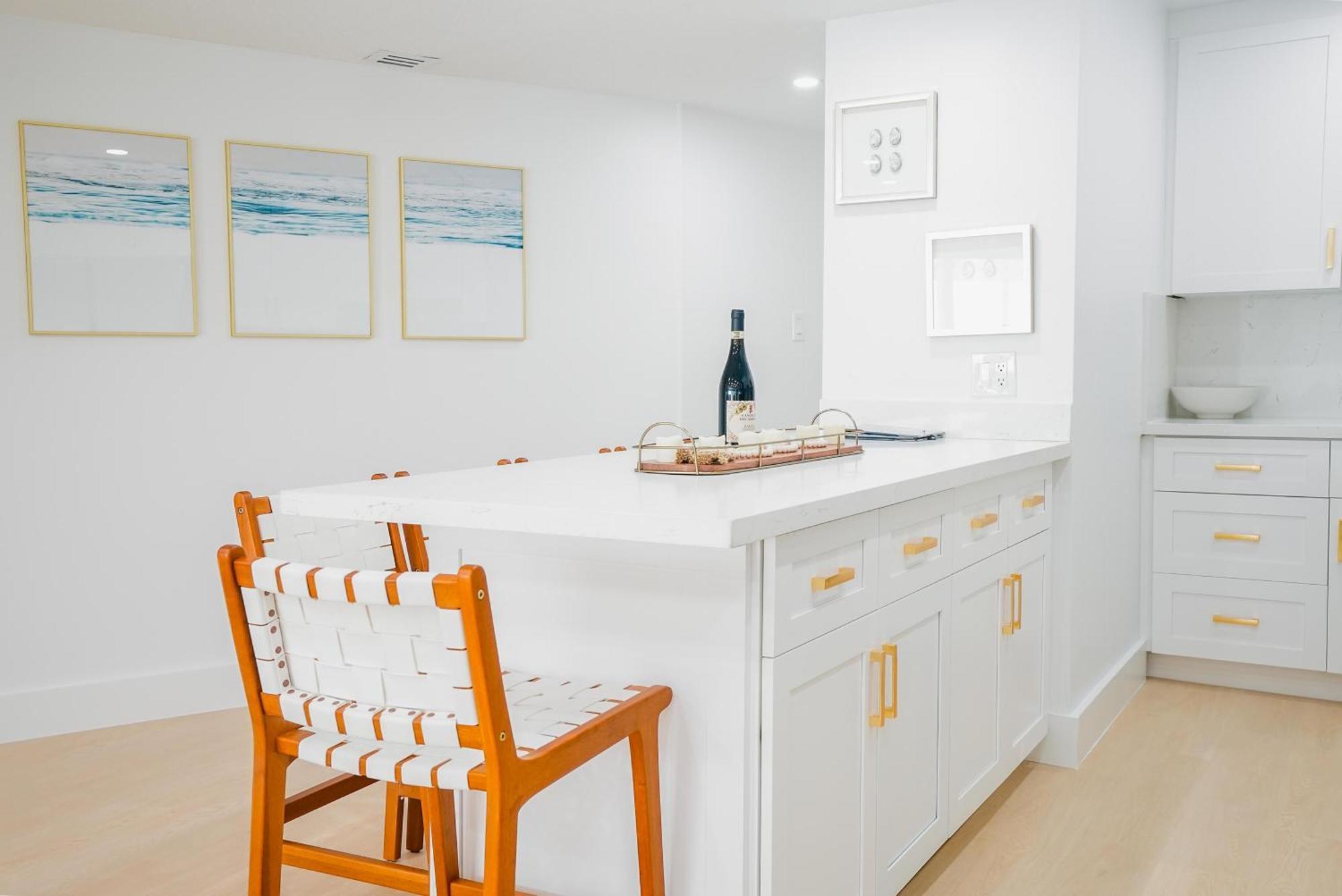Coastal Chic Getaway Modern 2 Bed 2 Bath In Key Largo, Marina Pool Pickleball Apartment Key Largo
