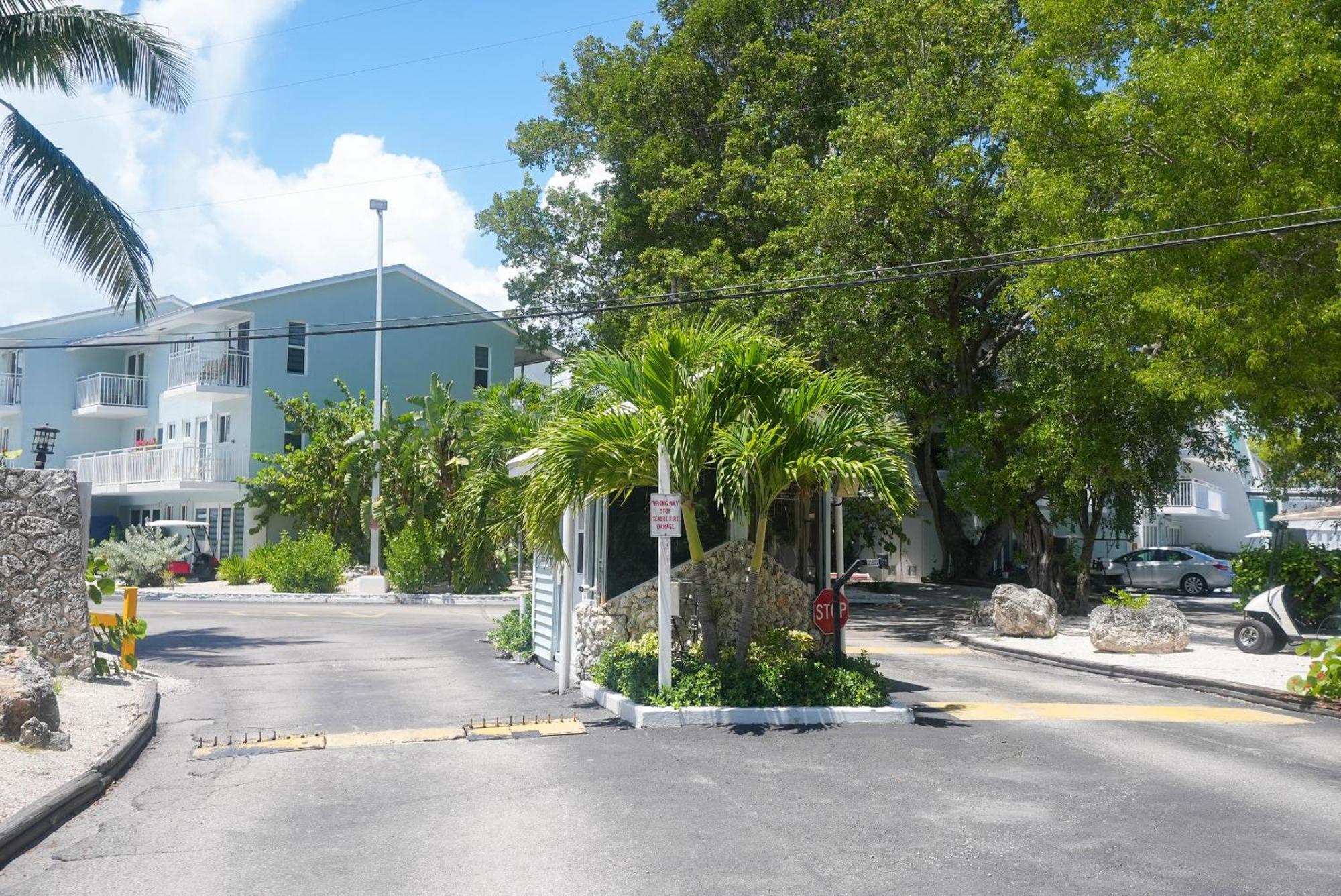 Coastal Chic Getaway Modern 2 Bed 2 Bath In Key Largo, Marina Pool Pickleball * Key Largo
