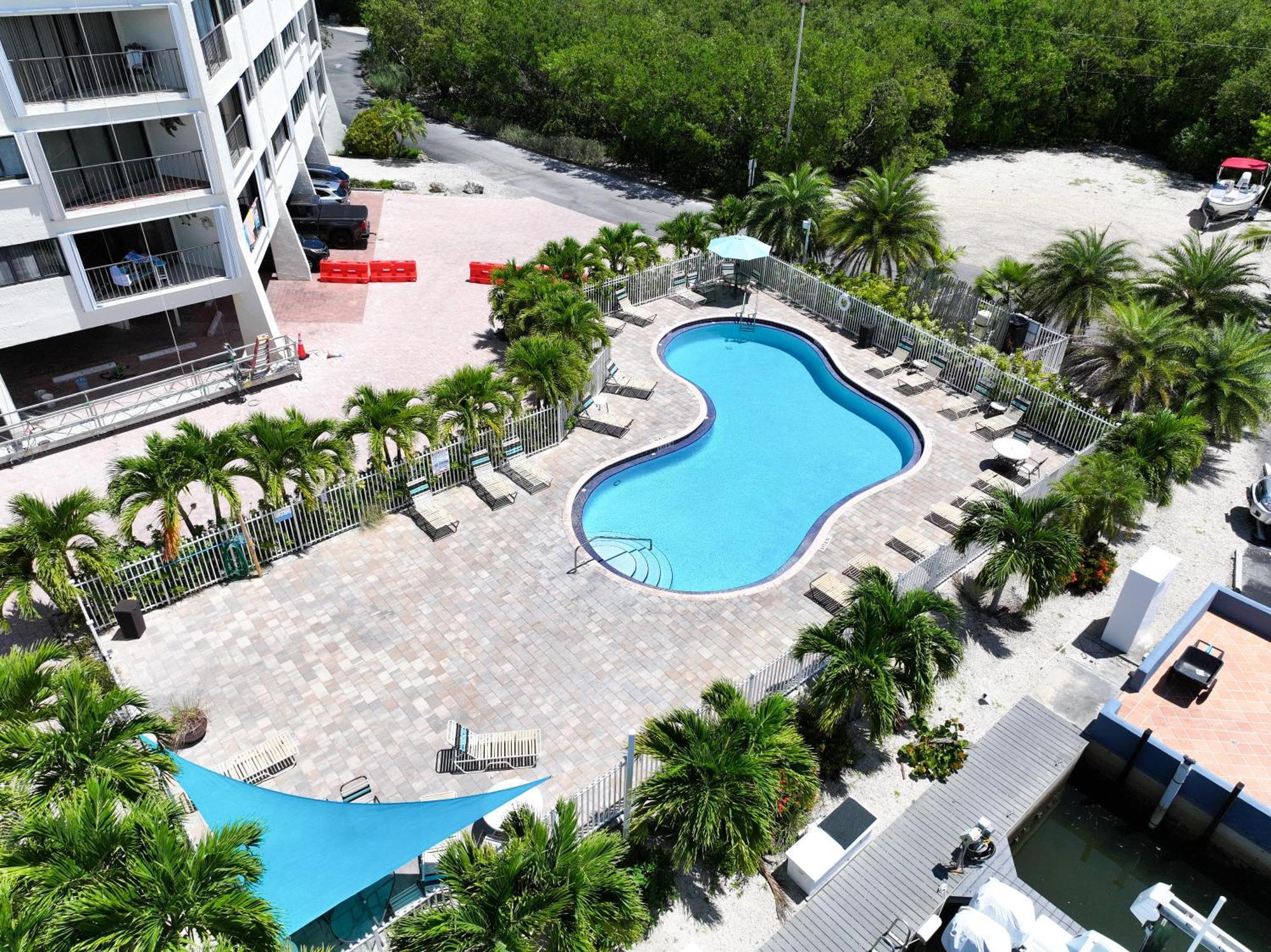 Coastal Chic Getaway Modern 2 Bed 2 Bath In Key Largo, Marina Pool Pickleball