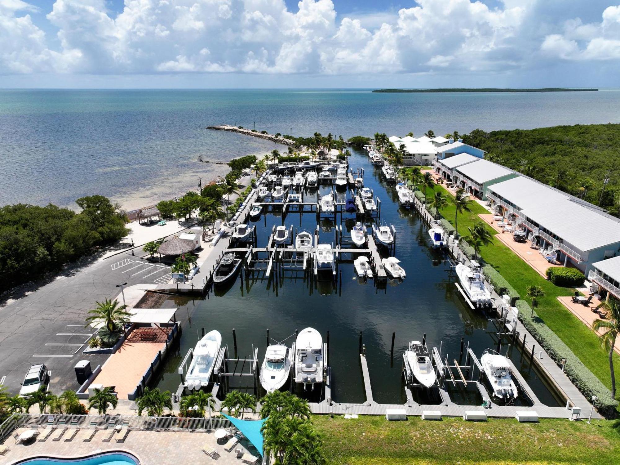 Coastal Chic Getaway Modern 2 Bed 2 Bath In Key Largo, Marina Pool Pickleball * Key Largo