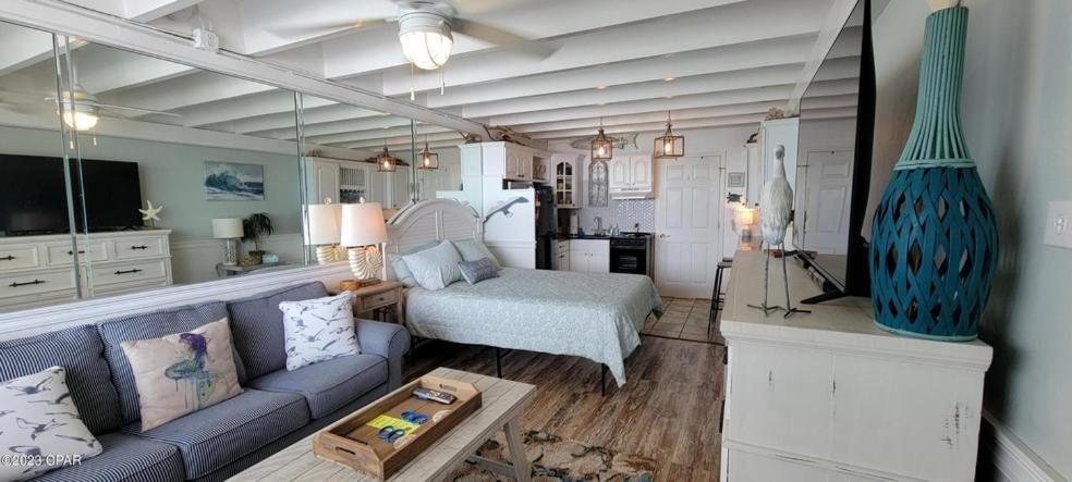 Aparthotel Couples Getaway, Honeymoon Sweet, Perfectly Cozy Front With Kitchen, Pool, Free Parking,check-in At Door