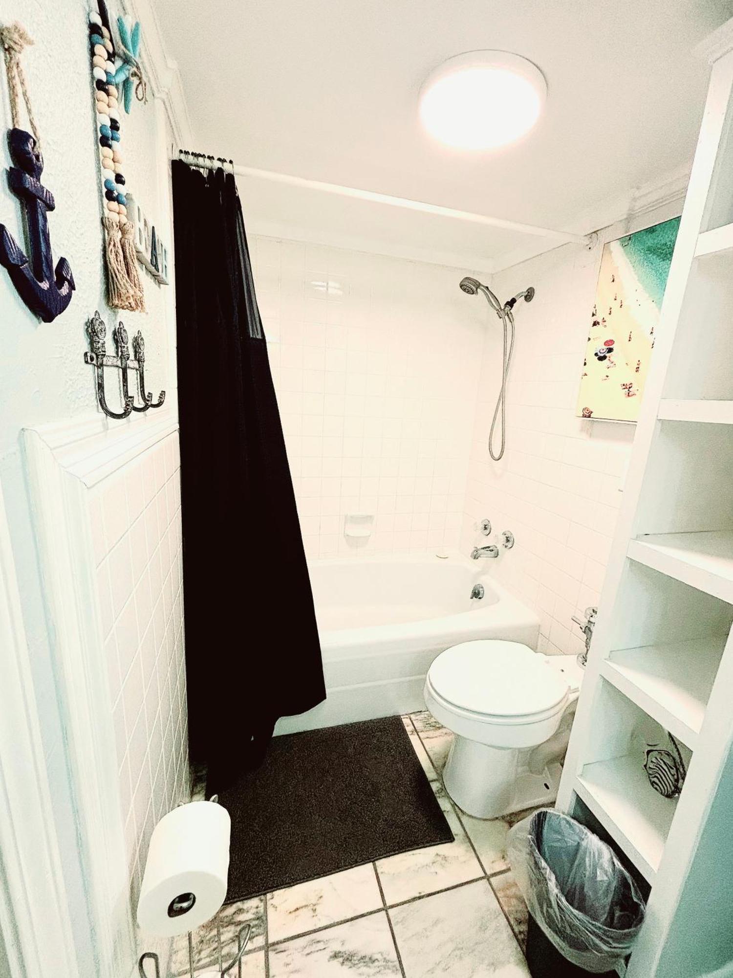 Couples Getaway, Honeymoon Sweet, Perfectly Cozy Front With Kitchen, Pool, Free Parking,check-in At Door Aparthotel *