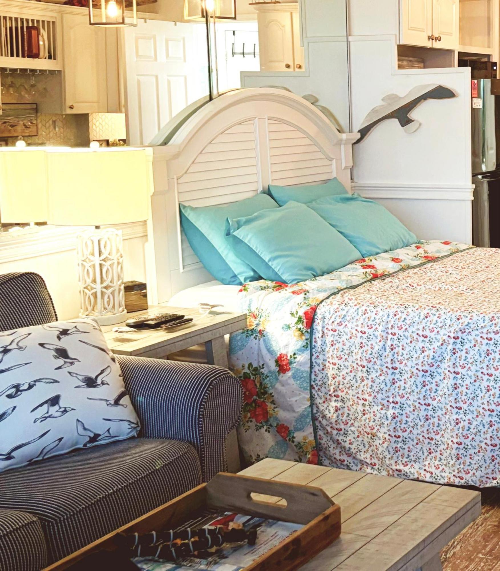 Aparthotel Couples Getaway, Honeymoon Sweet, Perfectly Cozy Front With Kitchen, Pool, Free Parking,check-in At Door Panama City Beach