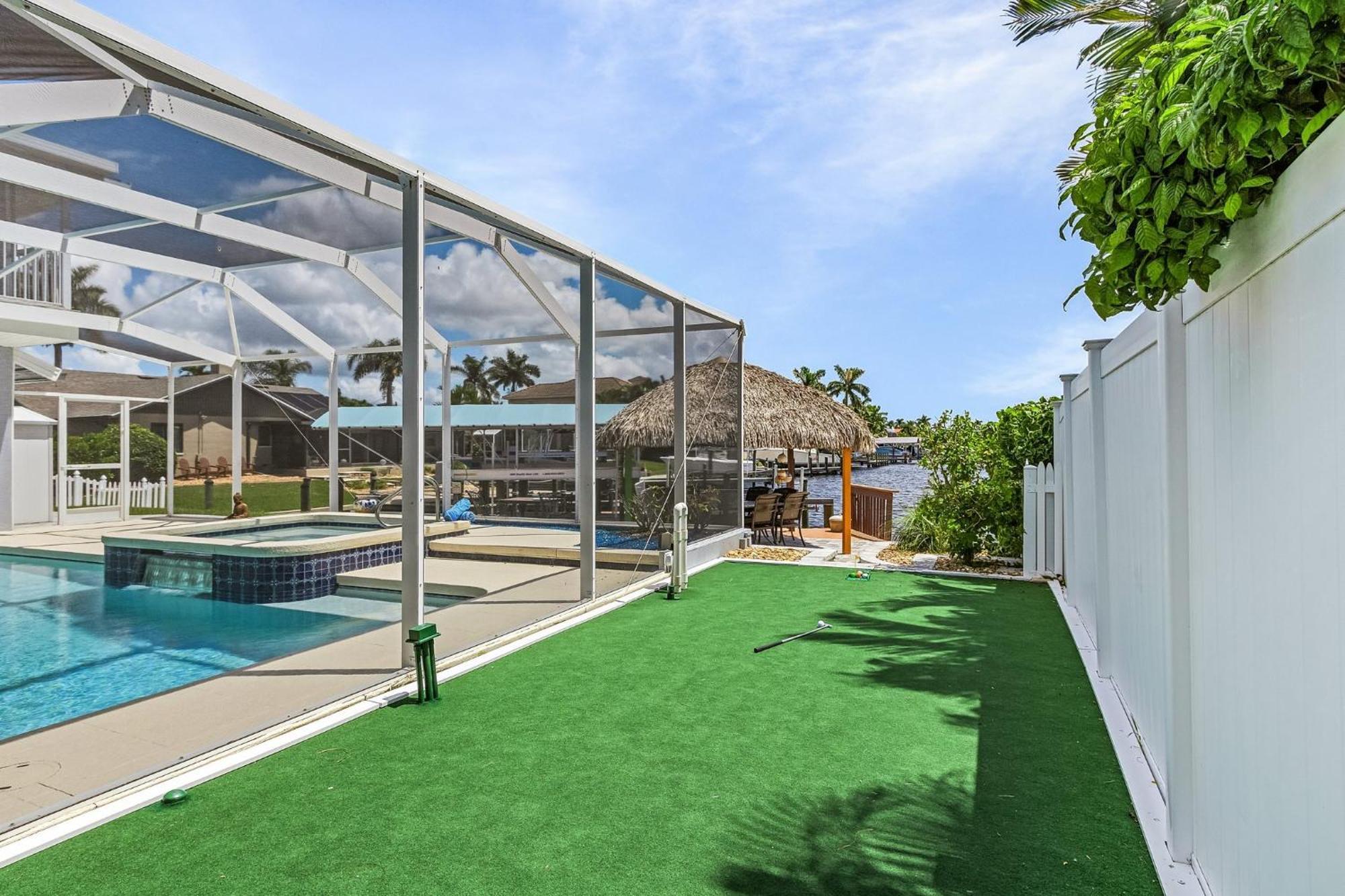 Gulf Access, Dock With Tiki, Heated Pool And Spa, Putting - Sunrise Soiree - Roelens Holiday home Cape Coral