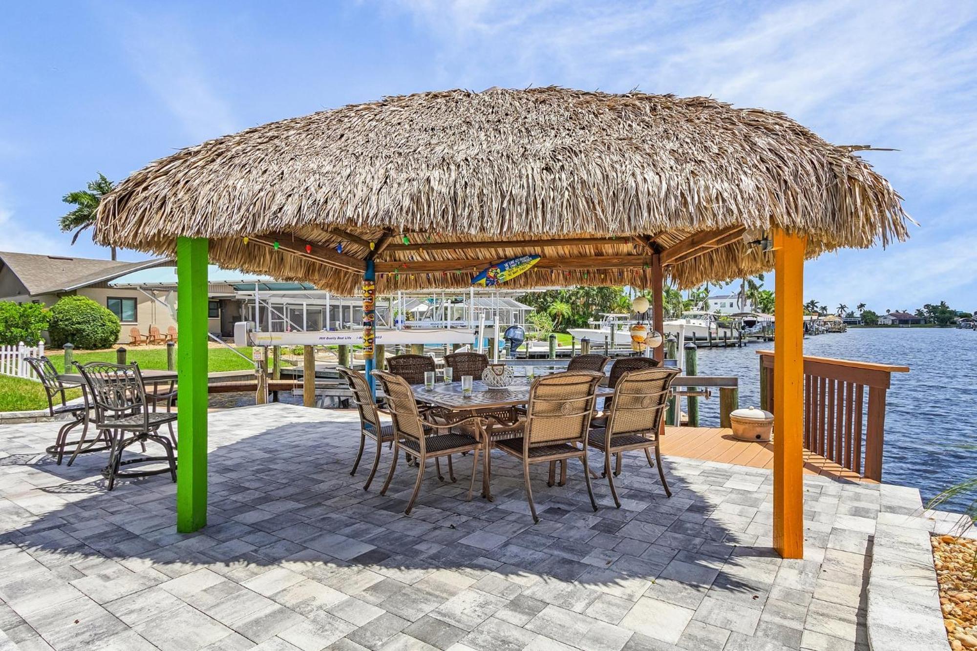 Holiday home Gulf Access, Dock With Tiki, Heated Pool And Spa, Putting - Sunrise Soiree - Roelens *