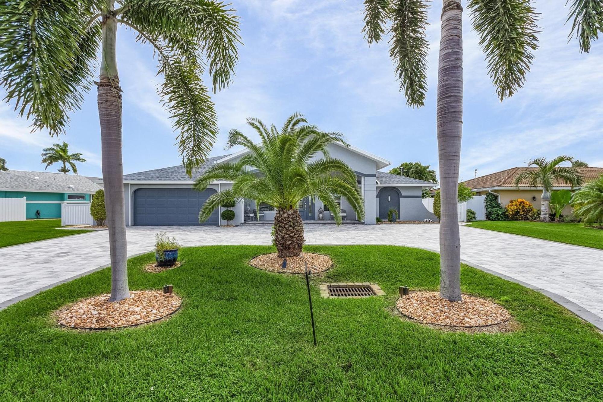 Gulf Access, Dock With Tiki, Heated Pool And Spa, Putting - Sunrise Soiree - Roelens * Cape Coral