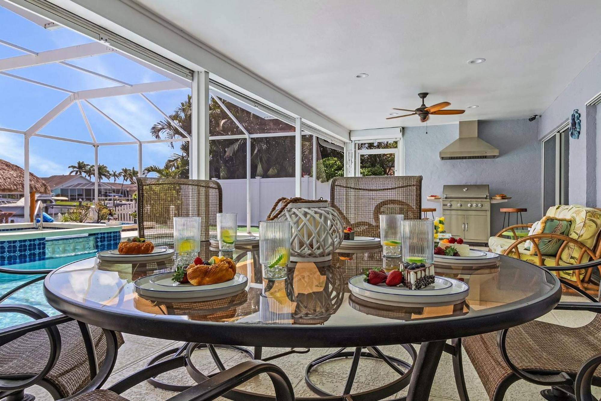 Holiday home Gulf Access, Dock With Tiki, Heated Pool And Spa, Putting - Sunrise Soiree - Roelens Cape Coral