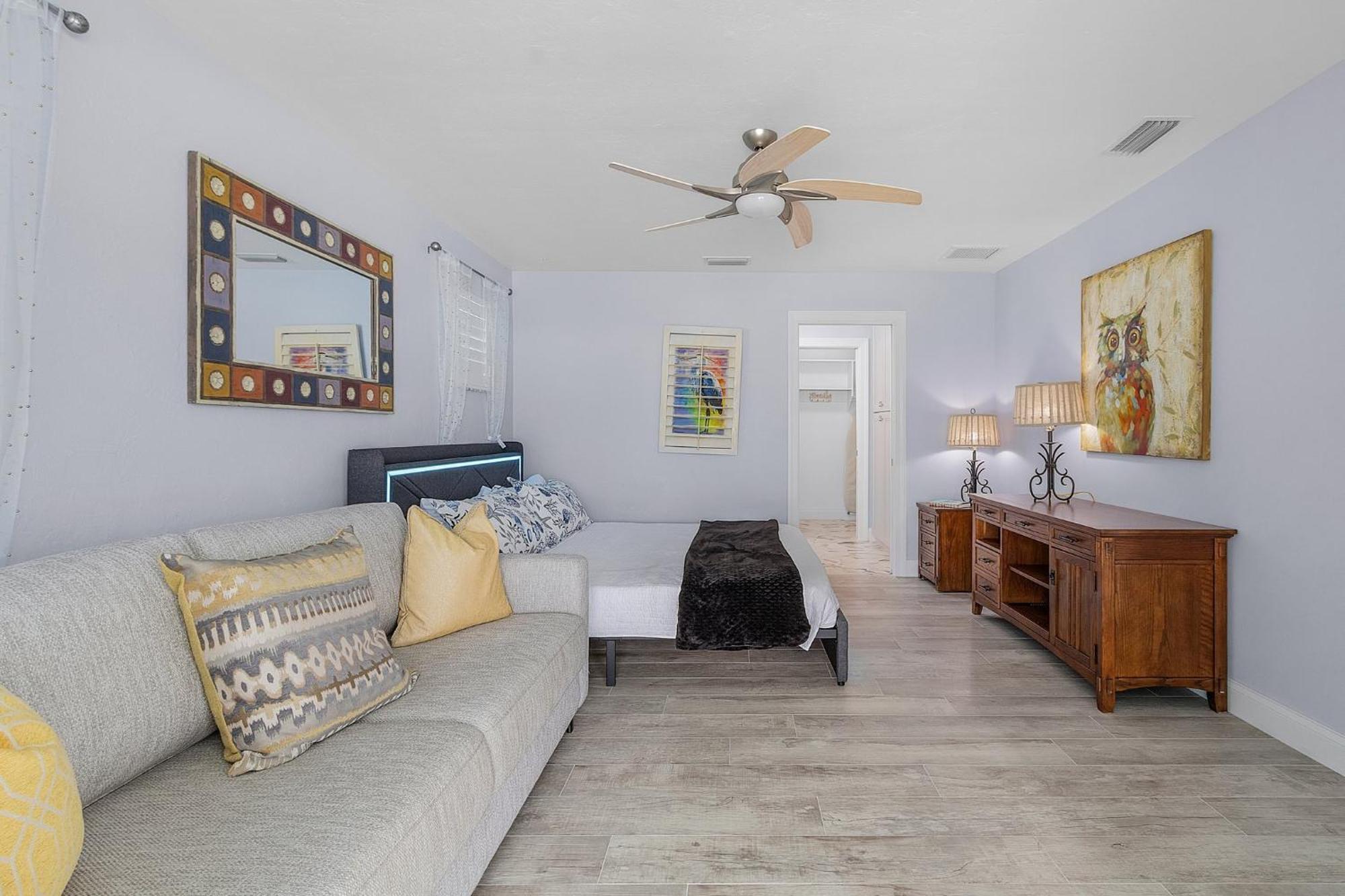 Gulf Access, Dock With Tiki, Heated Pool And Spa, Putting - Sunrise Soiree - Roelens Holiday home Cape Coral