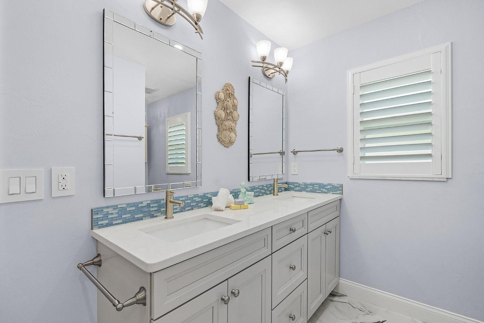 Holiday home Gulf Access, Dock With Tiki, Heated Pool And Spa, Putting - Sunrise Soiree - Roelens Cape Coral