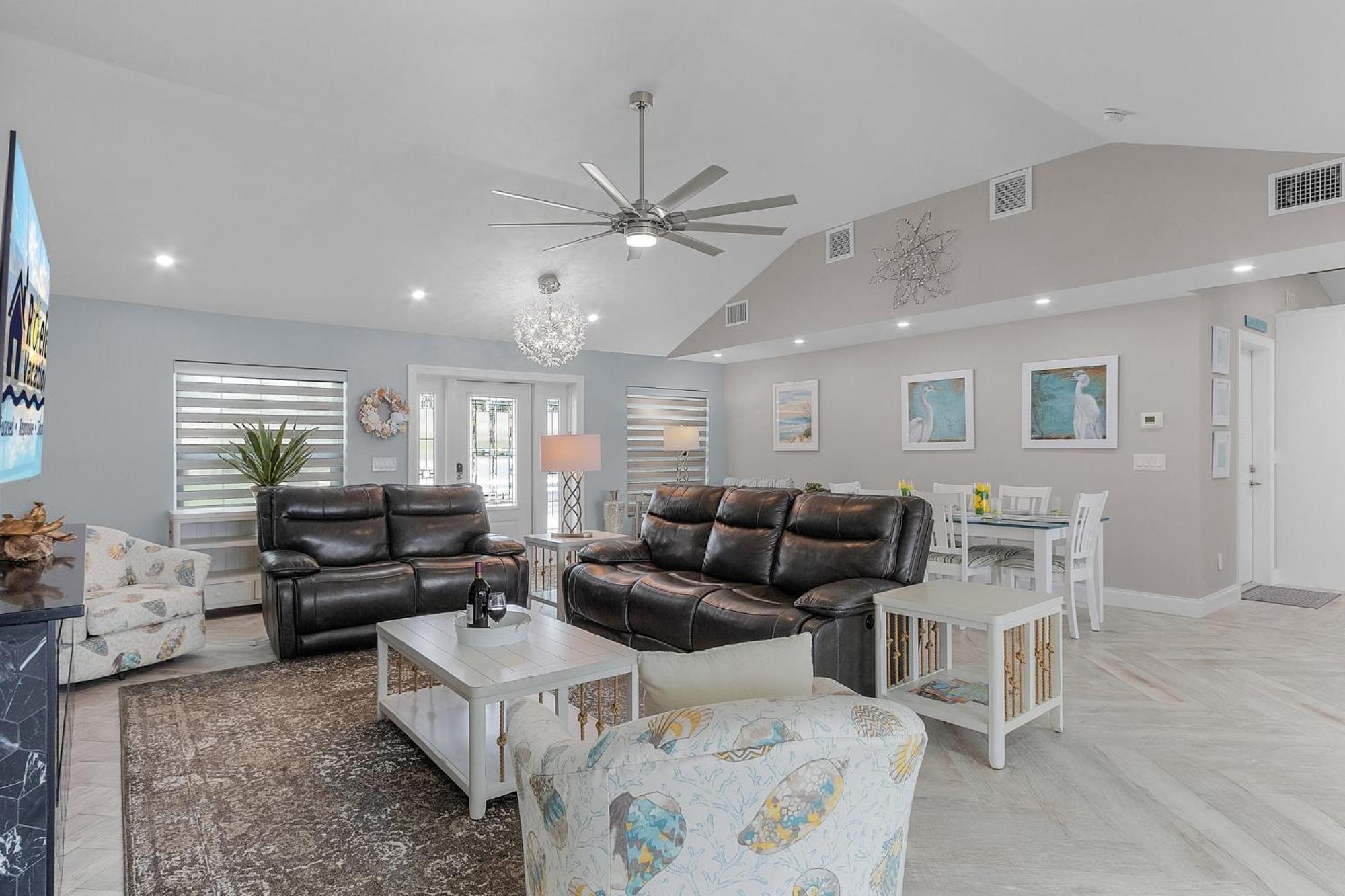 Holiday home Gulf Access, Dock With Tiki, Heated Pool And Spa, Putting - Sunrise Soiree - Roelens Cape Coral