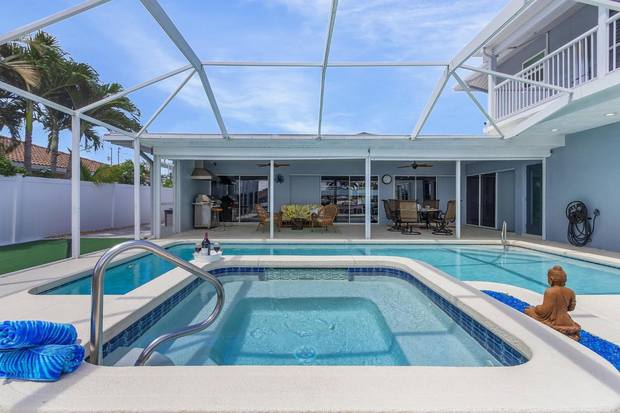 Holiday home Gulf Access, Dock With Tiki, Heated Pool And Spa, Putting - Sunrise Soiree - Roelens *