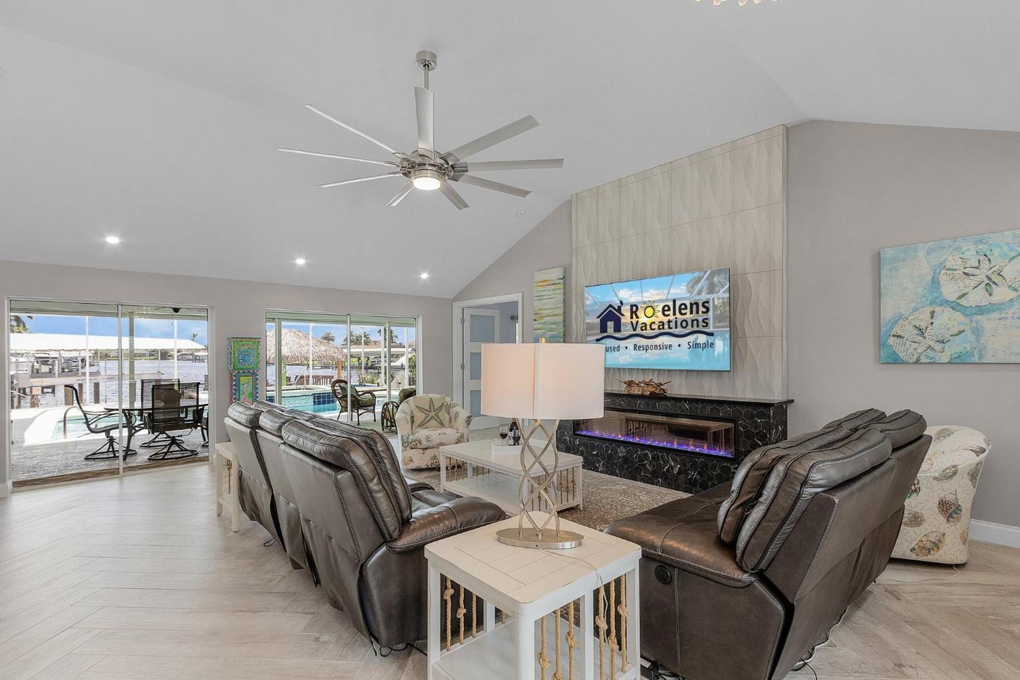 Gulf Access, Dock With Tiki, Heated Pool And Spa, Putting - Sunrise Soiree - Roelens Holiday home Cape Coral
