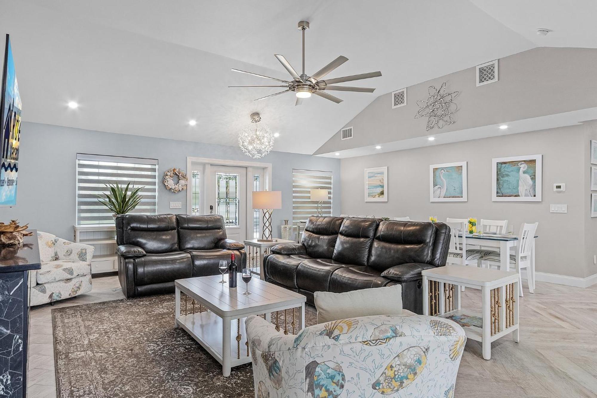 Gulf Access, Dock With Tiki, Heated Pool And Spa, Putting - Sunrise Soiree - Roelens Cape Coral