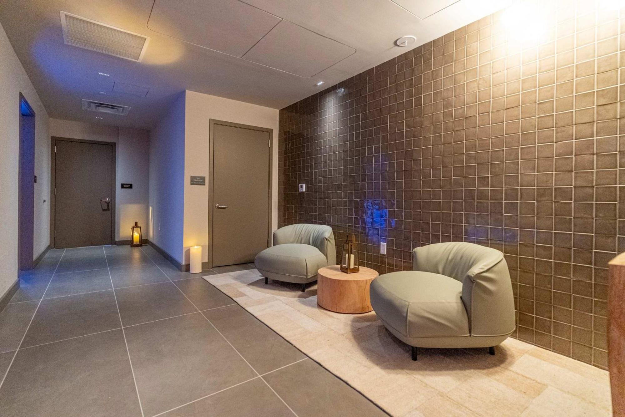 Orange Crush - Resort-style Amenities & Location Apartment