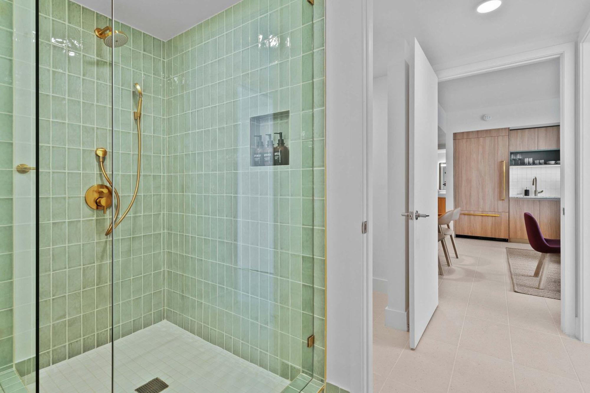 Orange Crush - Resort-style Amenities & Location Apartment