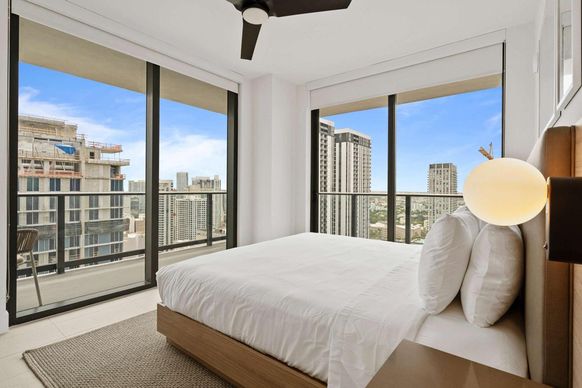 Orange Crush - Resort-style Amenities & Location Apartment
