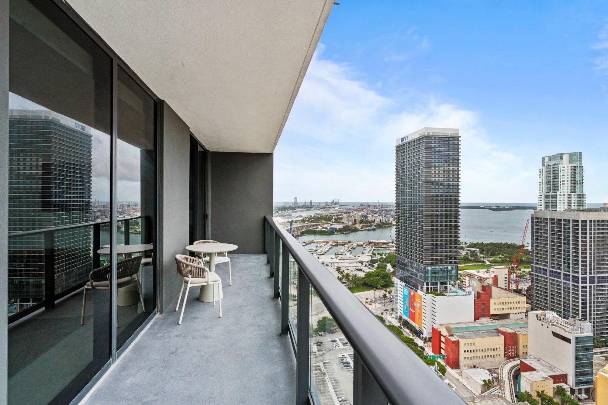 Orange Crush - Resort-style Amenities & Location Apartment Miami