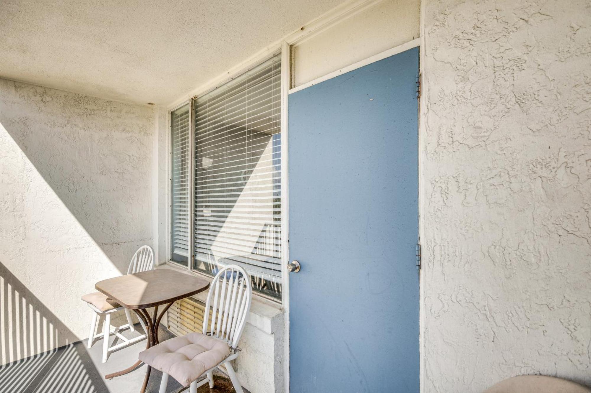Daytona With Balcony 5 Mi To Speedway! Apartment *